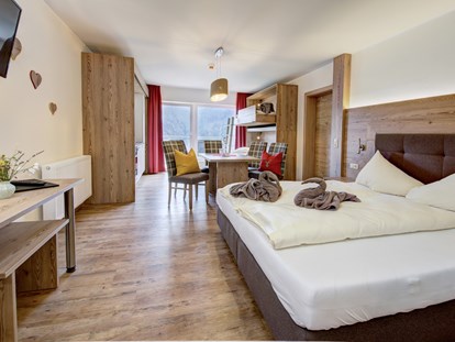 Hotels an der Piste - Hotel-Schwerpunkt: Skifahren & Wellness - Neues Familienzimmer Tauernblick - Küche extra buchbar - Berghotel Jaga-Alm