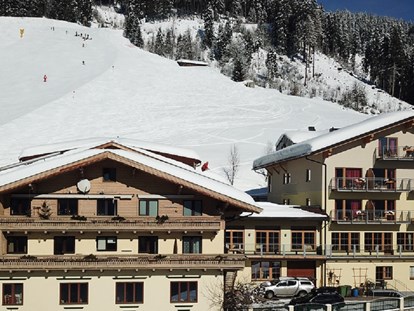 Hotels an der Piste - Skigebiet Schmittenhöhe - Das Berghotel Jaga-Alm im Winter - Berghotel Jaga-Alm