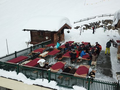 Hotels an der Piste - Trockenraum - Unser Terrasse ist für jede Skifahrer geöffnet - Berghotel Jaga-Alm