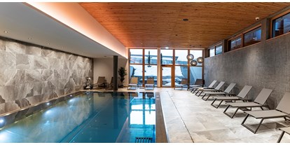 Hotels an der Piste - Skikurs direkt beim Hotel: für Erwachsene - Oberndorf in Tirol - Hallenbad - Landhotel Tirolerhof