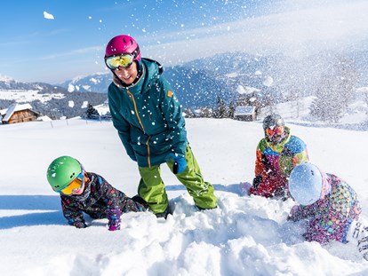 Hotels an der Piste - Skikurs direkt beim Hotel: für Kinder - Sattleggers Alpenhof & Feriensternwarte 