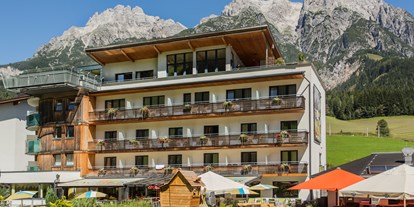 Hotels an der Piste - Hotel-Schwerpunkt: Skifahren & Tourengehen - Fieberbrunn - Außenansicht - Hotel Bacher Asitzstubn