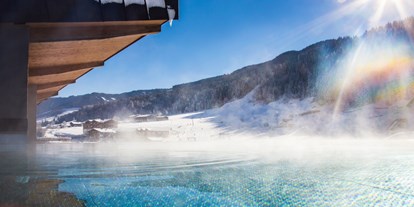 Hotels an der Piste - Skikurs direkt beim Hotel: für Erwachsene - Leogang - Beheizter Infinity Pool - Hotel Bacher Asitzstubn