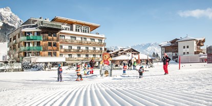 Hotels an der Piste - Hotel-Schwerpunkt: Skifahren & Tourengehen - Dienten am Hochkönig - Aussenansicht  - Hotel Bacher Asitzstubn