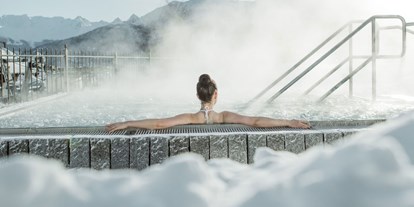 Hotels an der Piste - Hotel-Schwerpunkt: Skifahren & Wellness - Serfaus - Sole-Outdoor-Pool - Schlosshotel Fiss
