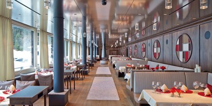 Hotels an der Piste - Langlaufloipe - Vorarlberg - Im Panorama-Restaurant isst das Auge mit - Romantik Hotel Die Krone von Lech