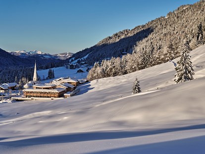 Hotels an der Piste - Hotel-Schwerpunkt: Skifahren & Wellness - Balderschwang - Ausblick auf das Hotel im Balderschwanger Tal - HUBERTUS MOUNTAIN REFUGIO ALLGÄU