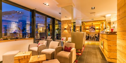 Hotels an der Piste - Skiservice: vorhanden - Ski Obertauern - SonnhofLounge mit Hotelrezeption - Berghotel Sonnhof