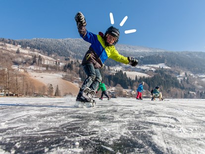Hotels an der Piste - Hotel-Schwerpunkt: Skifahren & Wellness - Kärnten - Eislaufen am Brennsee - Hotel GUT Trattlerhof & Chalets****