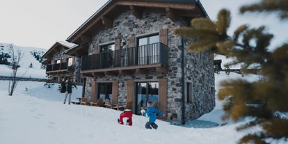Hotels an der Piste - Wellnessbereich - Skigebiet Katschberg - Großer, privater Garten für Spiel & Spaß im Schnee - KAUZ - Design Chalets