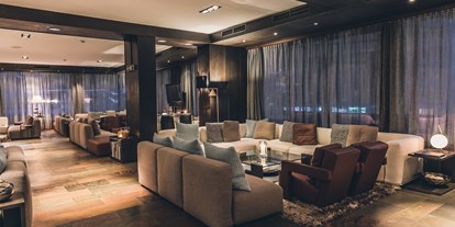 Hotels an der Piste - Serfaus - Lounge mit offenem Kamin - Elizabeth Arthotel