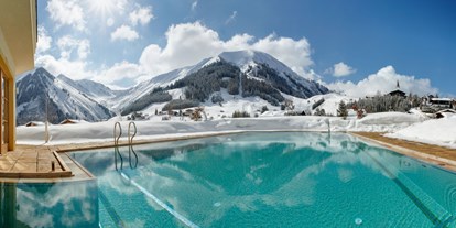 Hotels an der Piste - Hotel-Schwerpunkt: Skifahren & Ruhe - Zöblen - Außenpool - Hotel Singer - Relais & Châteaux