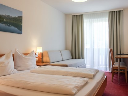 Hotels an der Piste - Dienten am Hochkönig - Doppelzimmer mit einem Doppelbett und zusätzlicher Schlafcouch oder Stockbett  - Familienhotel Botenwirt ***S