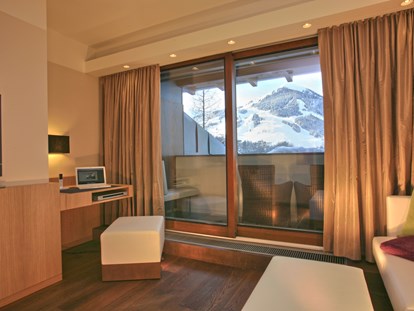 Hotels an der Piste - Kitzbühel - Juniorsuite "Gamshag" 
Blick zum Zwölferkogel - Erstklassig & down to Earth - das bio-zertifizierte Gartenhotel Theresia****S 