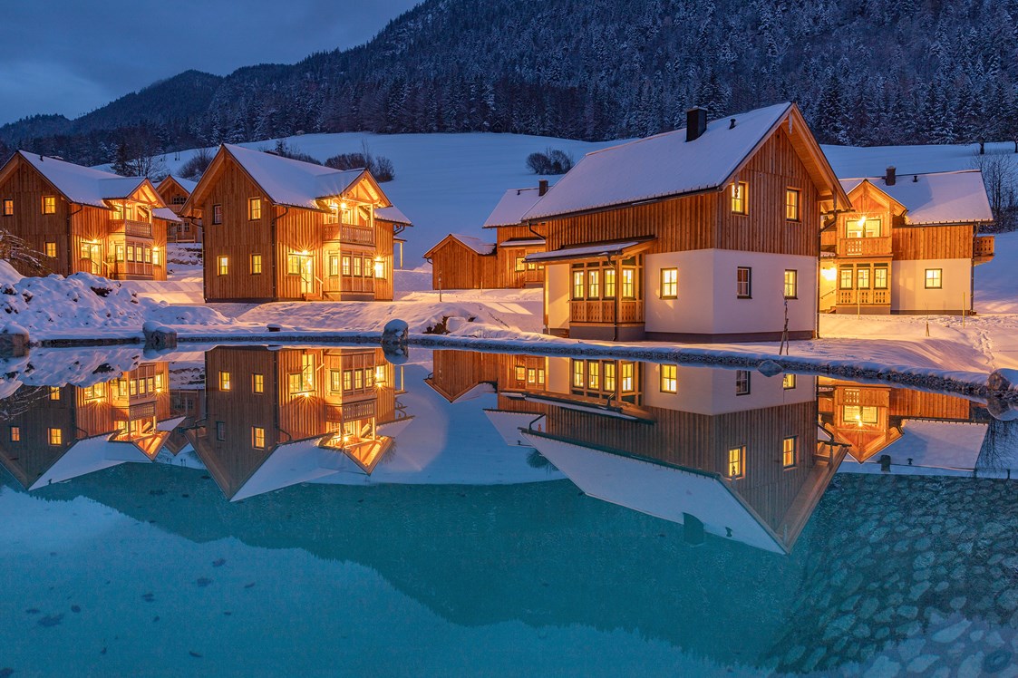 Skihotel: Außenansicht Winter mit Teich - Narzissendorf Zloam