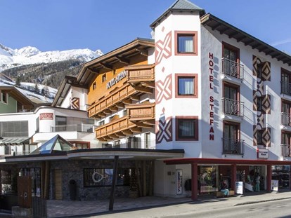 Hotels an der Piste - Hotel-Schwerpunkt: Skifahren & Wellness - Aussenansicht Winter - stefan Hotel