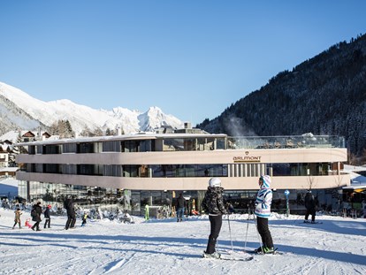 Hotels an der Piste - Hotel-Schwerpunkt: Skifahren & Wellness - Hotel Arlmont Außen  - Hotel Arlmont