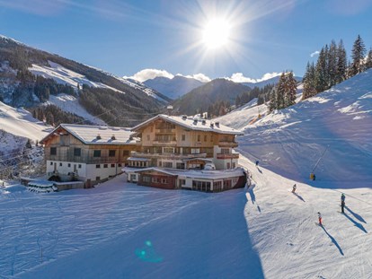 Hotels an der Piste - Hotel-Schwerpunkt: Skifahren & Wellness - Ferienwohnungen in Saalbach-Hinterglemm - direkt an der Skipiste! Ski-In & Ski-Out am 12erKogel - Ferienwohnungen Perfeldhof