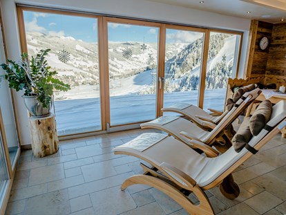 Hotels an der Piste - Hotel-Schwerpunkt: Skifahren & Ruhe - Aus unserer Sauna mit Ruheraum hat man eine atemberaubende Aussicht auf Hinterglemm - Ferienwohnungen Perfeldhof