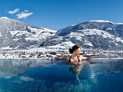 Hotels an der Piste - Hotel-Schwerpunkt: Skifahren & Wellness - 32 Grad Infinity Outdoorpool - Alpin Family Resort Seetal ****s