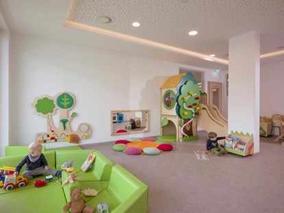 Hotels an der Piste - Hallenbad - Baby- und Kinderclub - Alpin Family Resort Seetal ****s